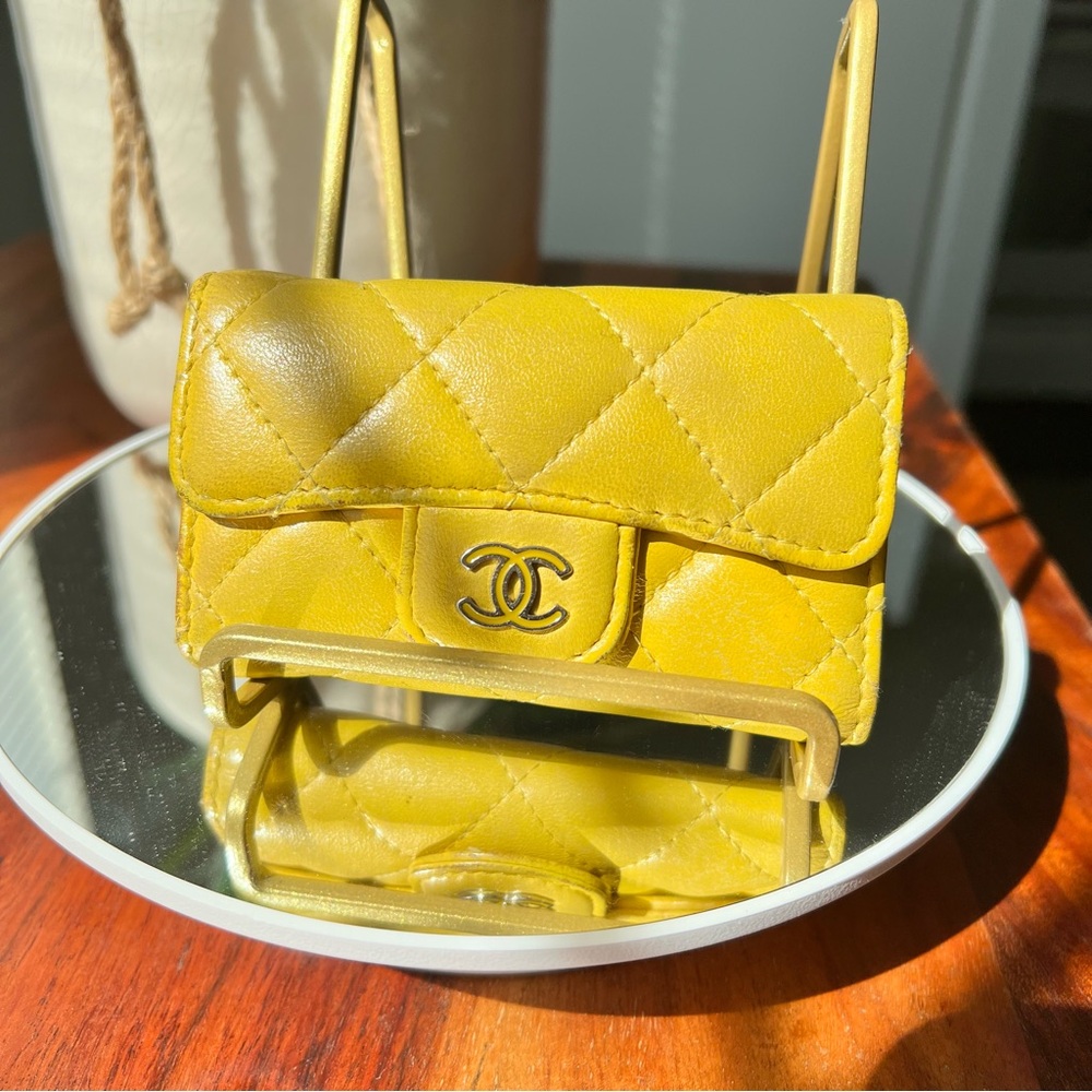 CHANEL Pre-loved Yellow Lambskin 6 Key Holder ☀️